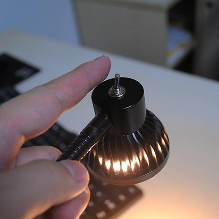 Lámpara cuello de cisne LED con sujetador SC-E102